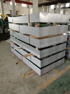عرض 1500mm بالغمس الساخن لفائف الصلب المجلفن 40g-275g طبقة الزنك
